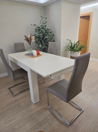Conjunto Mesa Comedor y 4 Sillas