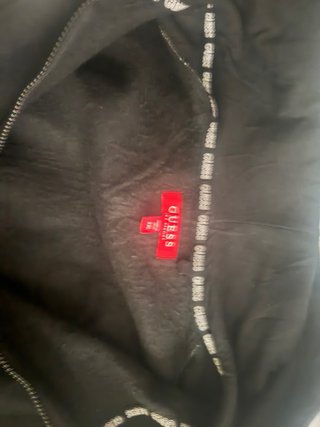 Chaqueta con capucha Guess