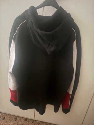 Chaqueta con capucha Guess