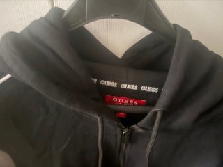 Chaqueta con capucha Guess