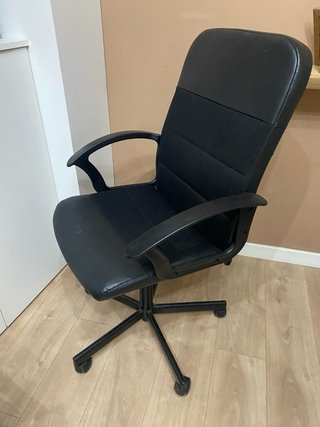 Silla de escritorio con ruedas
