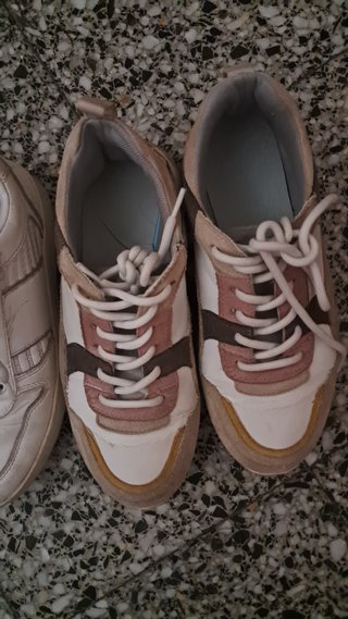 LOTE ZAPATILLAS 1 euro los dos pares. Estan bien.