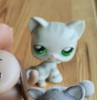 Little Pet Shop Gato Gris Rayas Verdes