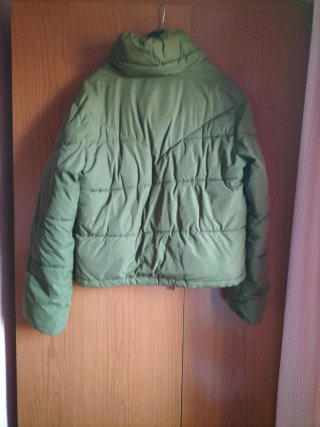 Cazadora corta Bershka verde