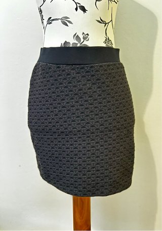 Falda corta ajustada marca Vero Moda talla M