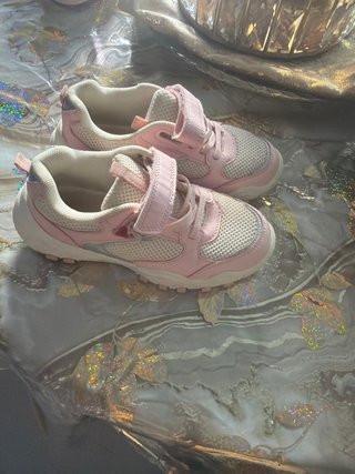 Zapatillas deportivas rosas para niña