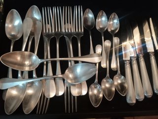 Antiguos cubiertos de plata