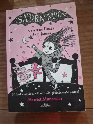 Isadora Moon va a una fiesta de pijamas / Isado...