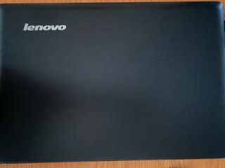 Ordenador portátil Lenovo con Windows 10 Home.