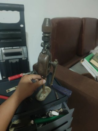 Taladro manual antiguo