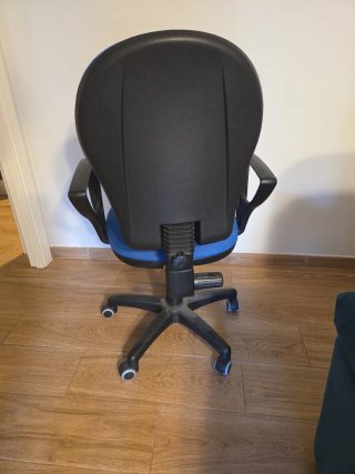 Silla de escritorio azul y negra