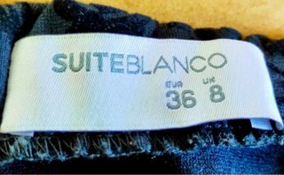 Falda corta marca Suite Blanco talla S color negro
