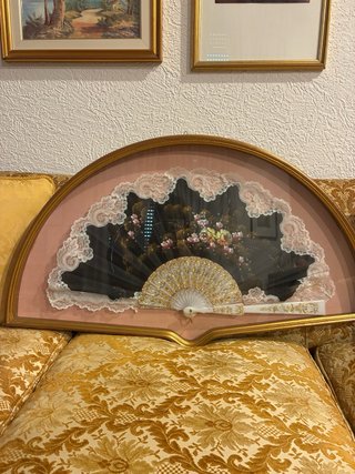 Quadro con ventaglio decorativo