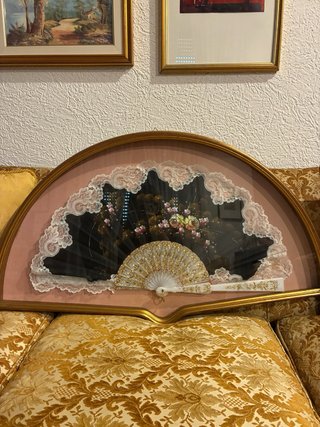 Quadro con ventaglio decorativo