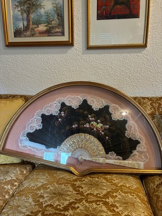 Quadro con ventaglio decorativo