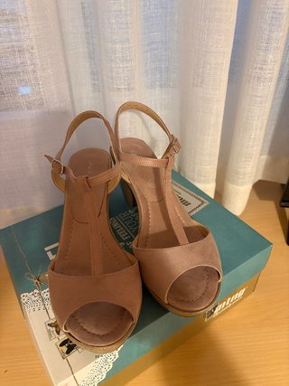 Sandalias de tacón Mustang beige