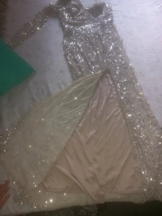 Vestido de fiesta plateado con pedrería Vestido ve