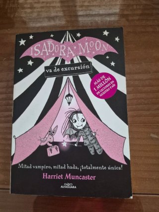 Isadora Moon va de excursion / Isadora Moon Goe...