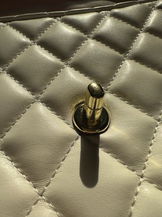 White shoulderbag
