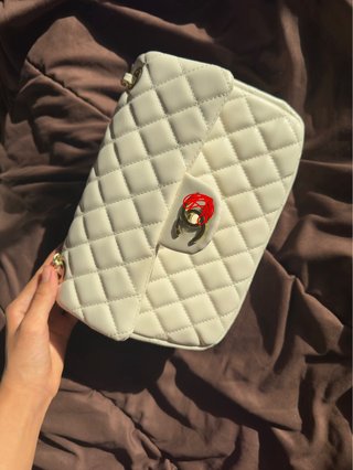 White shoulderbag