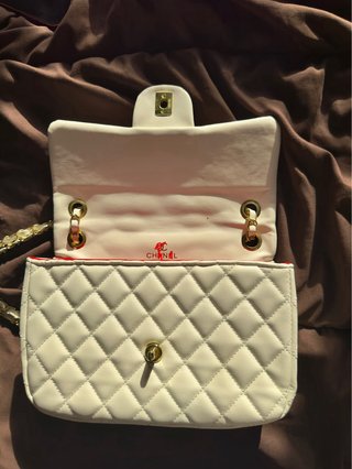 White shoulderbag