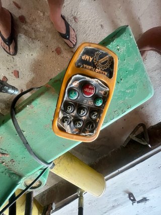 Pluma Hidráulica con control remoto