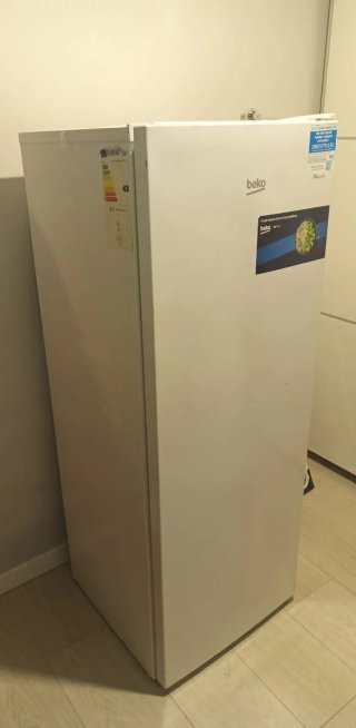 Congelador Vertical Beko 177L