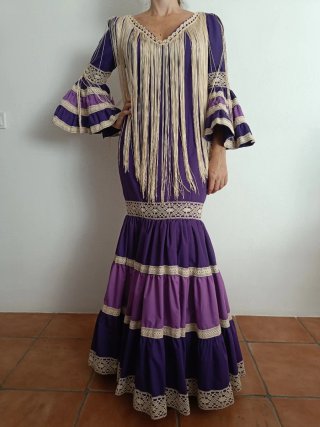 Traje de flamenca morado