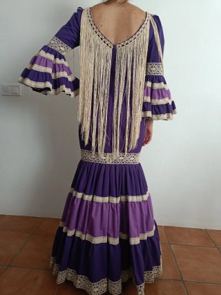 Traje de flamenca morado