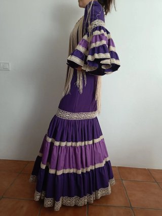 Traje de flamenca morado