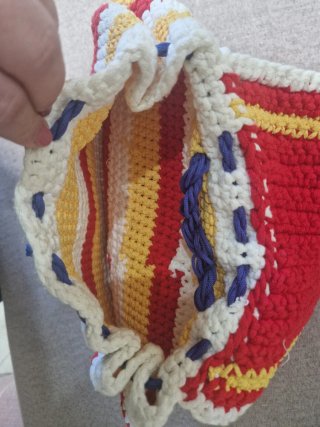 Zainetto in maglia fatto a mano