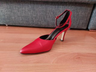 Zapatos rojos de tacón de aguja