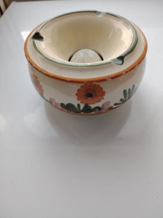 Cenicero de cerámica redondo
