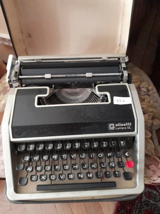 Máquina de escribir Olivetti Lettera DL
