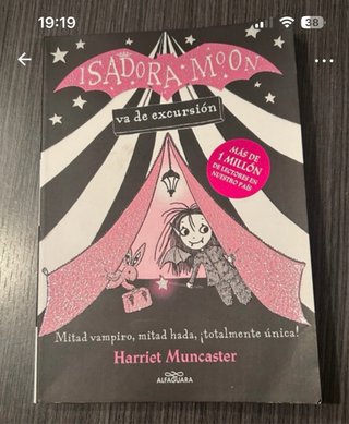 Dos libros de Isadora Moon