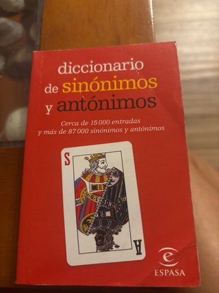 Diccionario de sinónimos y antónimos cerca de 1...