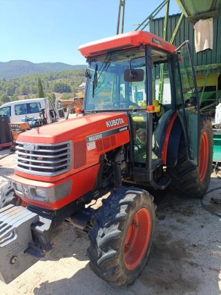 Tractor Kubota M8200