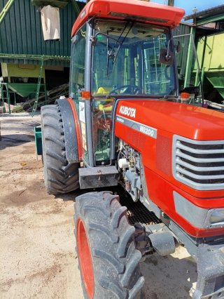 Tractor Kubota M8200