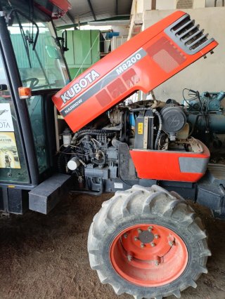 Tractor Kubota M8200