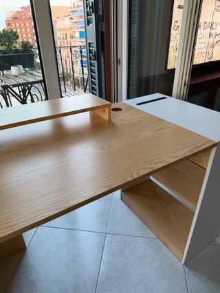 Escritorio de Madera y Blanco