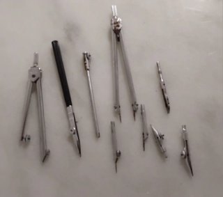 Estuche de compás antiguo