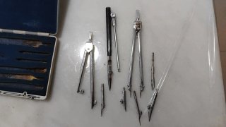 Estuche de compás antiguo