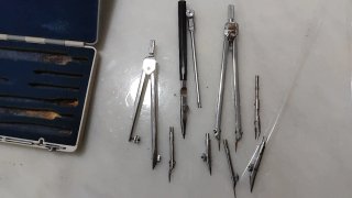 Estuche de compás antiguo