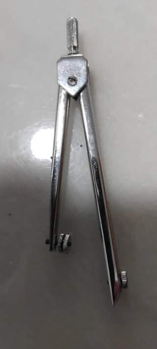 Estuche de compás antiguo