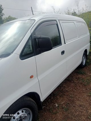 Hyundai H-1 2002