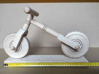Bicicleta de madera artesanal