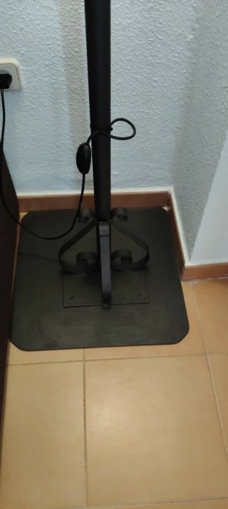 Farola de Pie de Forja Negra