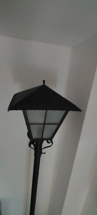 Farola de Pie de Forja Negra