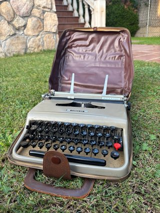 Máquina de escribir Olivetti Lettera 22