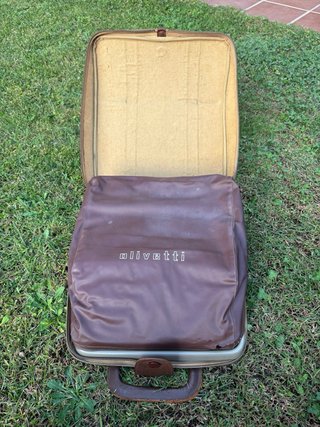 Máquina de escribir Olivetti Lettera 22